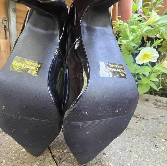 Witchy Black Patent Pointed Toe Heels with Buckle – Size 7 - Picture 5 of 5